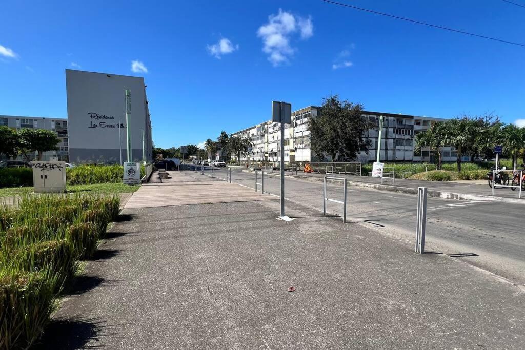 Appartement Proche Aeroport Au Rez-De-Chaussee Les Abymes Extérieur photo